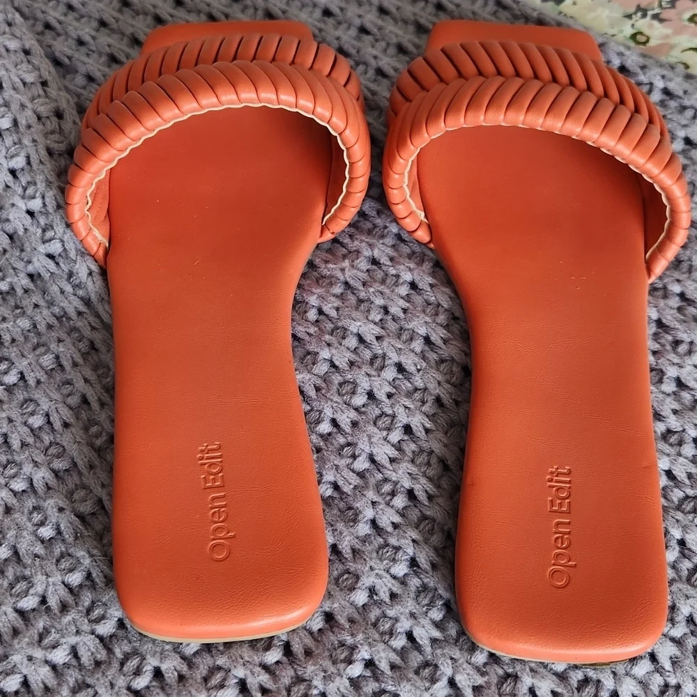 Sz 9.5 Open Edit Sandals